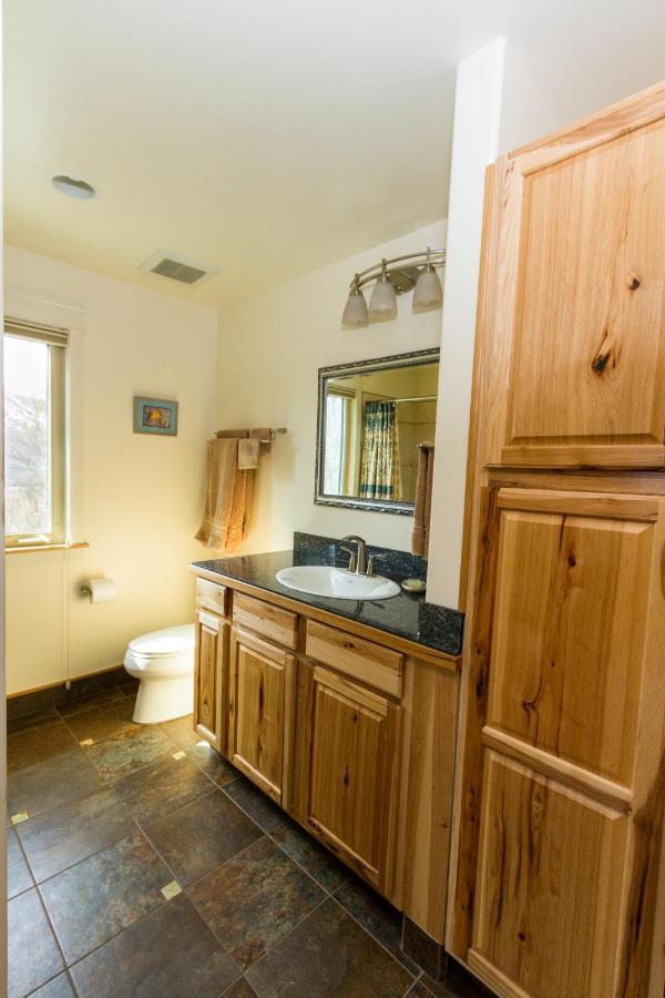 Eagle Peak Guesthouse Eagle River Екстериор снимка