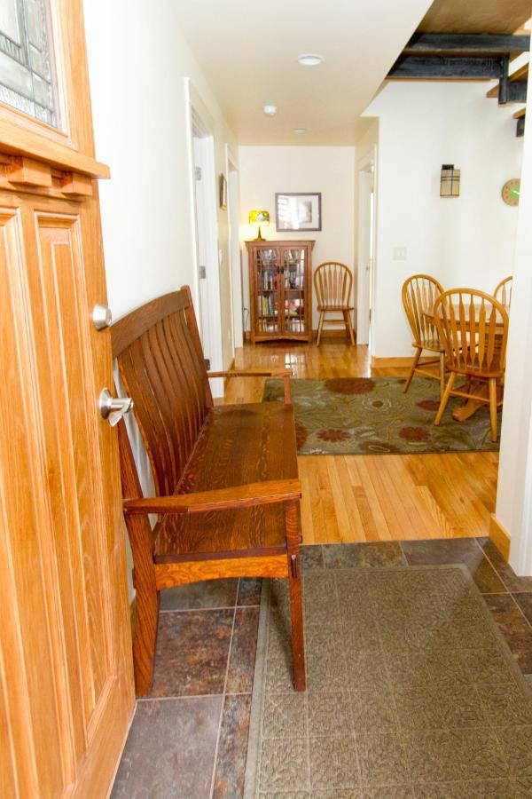 Eagle Peak Guesthouse Eagle River Екстериор снимка