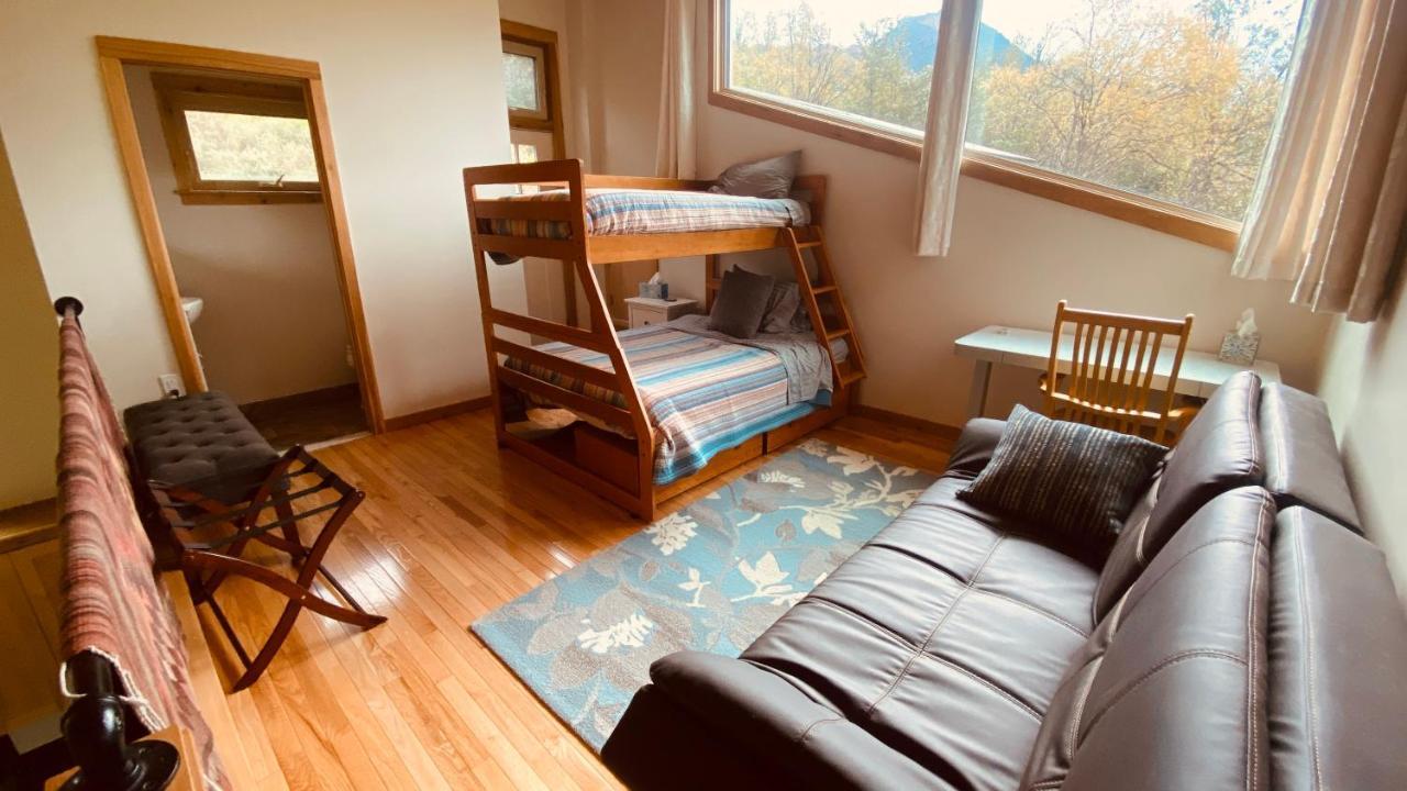 Eagle Peak Guesthouse Eagle River Екстериор снимка